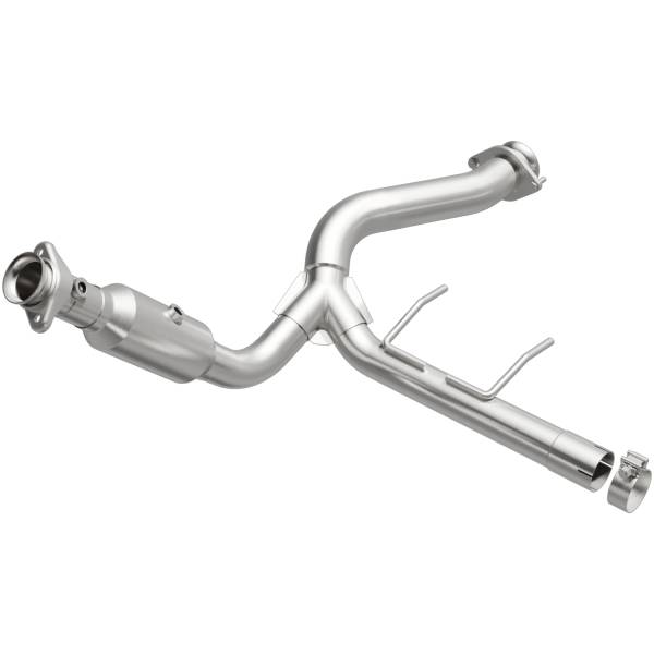 MagnaFlow Exhaust Products - MagnaFlow Exhaust Products California Direct-Fit Catalytic Converter 5551295 - Image 1