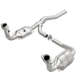 MagnaFlow Exhaust Products OEM Grade Direct-Fit Catalytic Converter 51829