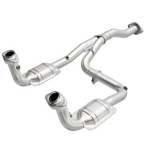 MagnaFlow Exhaust Products - MagnaFlow Exhaust Products OEM Grade Direct-Fit Catalytic Converter 49186 - Image 1