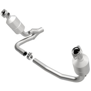 MagnaFlow Exhaust Products HM Grade Direct-Fit Catalytic Converter 93611