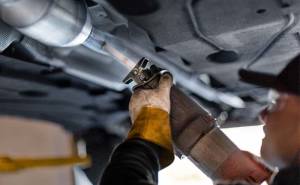 MagnaFlow Exhaust Products - MagnaFlow Exhaust Products OEM Grade Direct-Fit Catalytic Converter 21-030 - Image 3