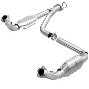 MagnaFlow Exhaust Products OEM Grade Direct-Fit Catalytic Converter 49644