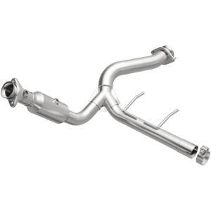 MagnaFlow Exhaust Products California Direct-Fit Catalytic Converter 5551295