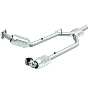 MagnaFlow Exhaust Products HM Grade Direct-Fit Catalytic Converter 23325