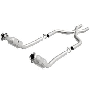 MagnaFlow Exhaust Products OEM Grade Direct-Fit Catalytic Converter 49977