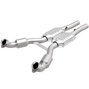 MagnaFlow Exhaust Products OEM Grade Direct-Fit Catalytic Converter 51460