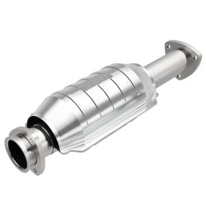 MagnaFlow Exhaust Products Standard Grade Direct-Fit Catalytic Converter 22834