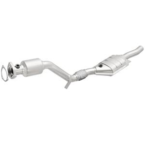 MagnaFlow Exhaust Products OEM Grade Direct-Fit Catalytic Converter 51589