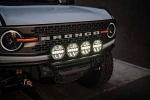 DV8 Offroad Bumpers & Jeep Accessories | 1350 Offroad - DV8 7in Halo Elite Round Light with Accent Halo - White/Amber - BE7RW108W-H - Image 9